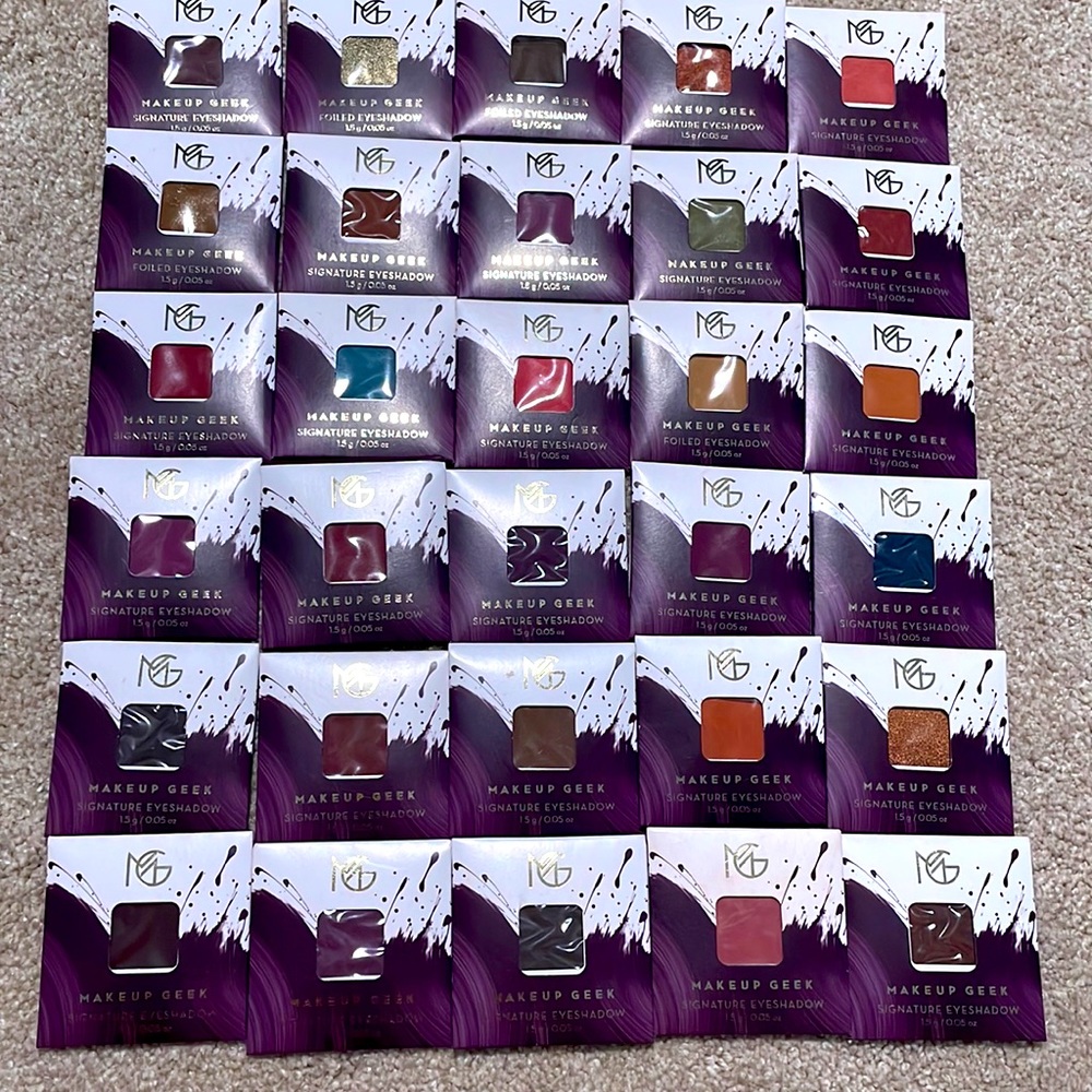 18 Eyeshadows by makeup geek